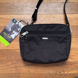 🛄 Travelon black fabric anti-theft security crossbody bag.